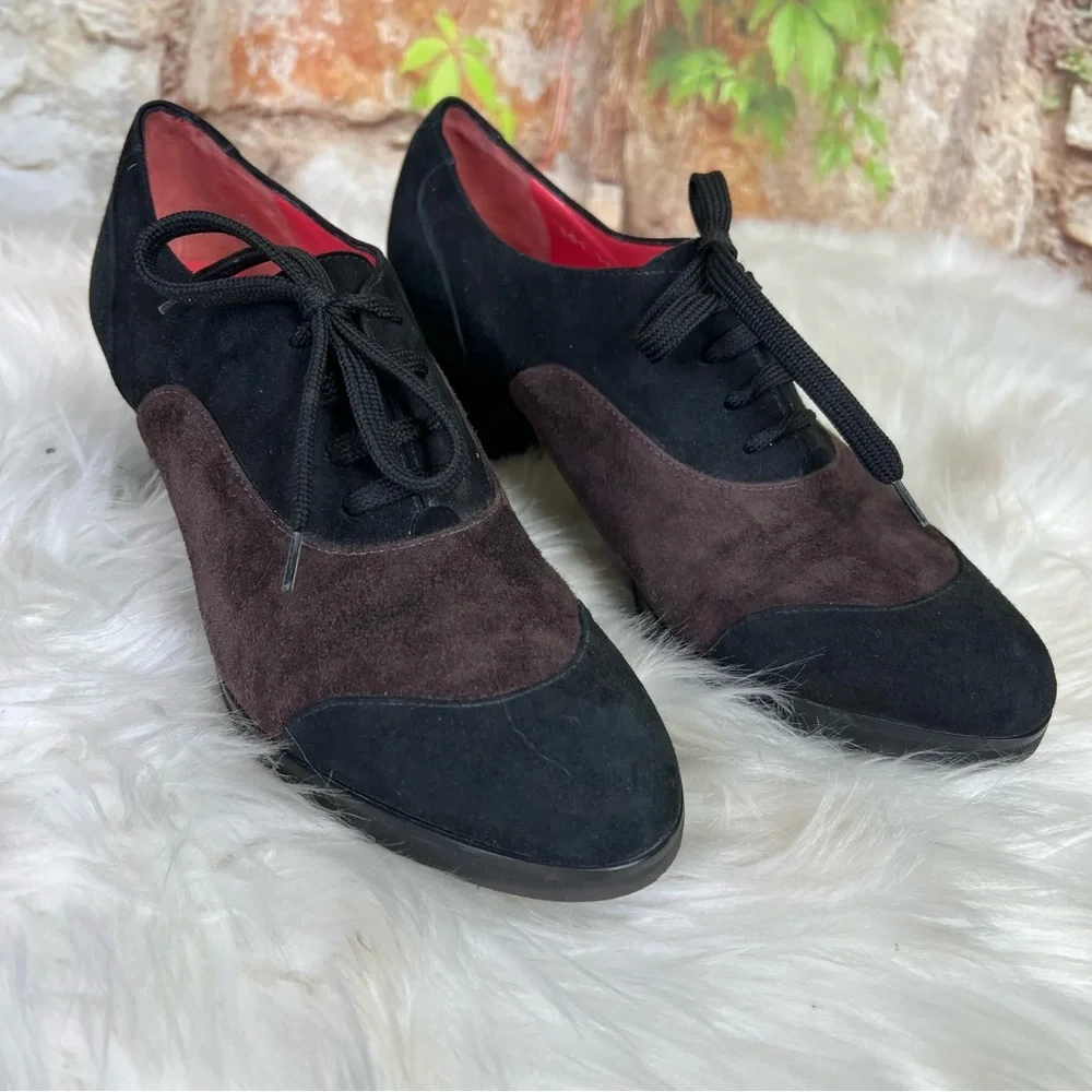 PAS DE ROUGE Black and Brown Suede Spectator Lace-Up Oxfords, 38.5